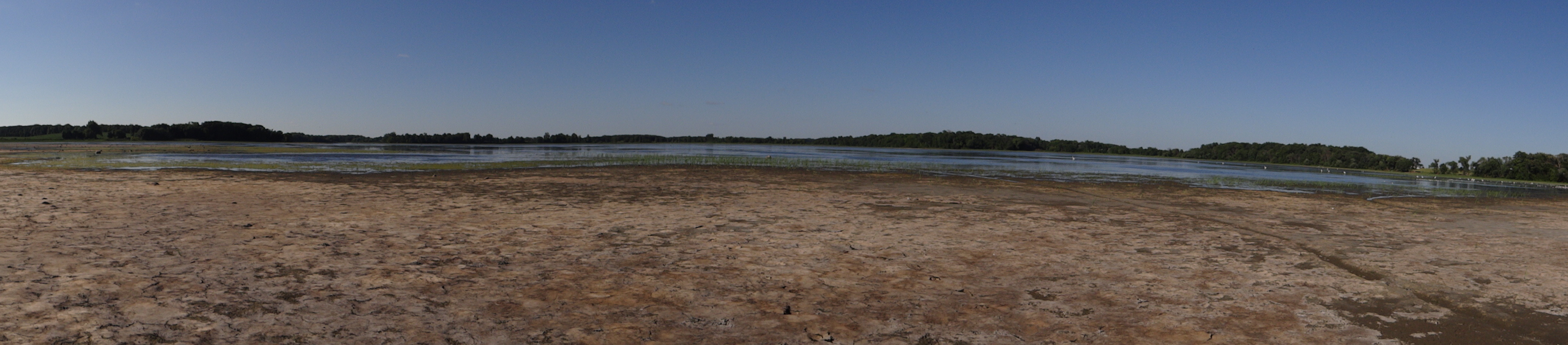 Photo showing water level drawdown on State Line Lake.